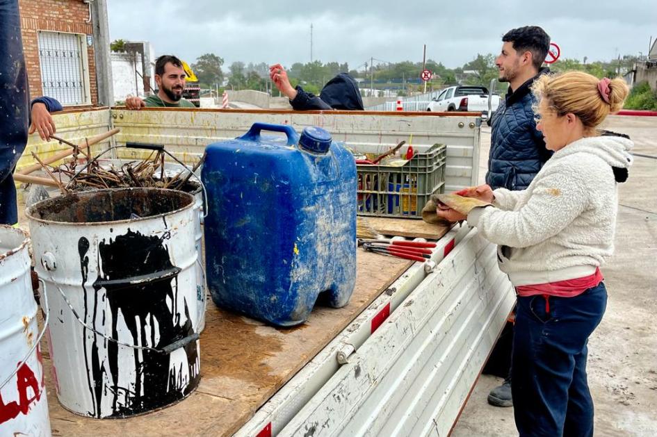 Trabajos de señalización vial en calle Acuña de Figueroa Trabajos de señalización vial en calle Acuña de Figueroa