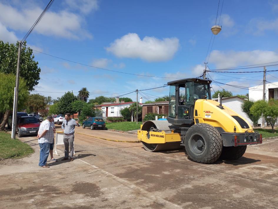 Continúan los trabajos de vialidad urbana en Sarandí Grande Continúan los trabajos de vialidad urbana en Sarandí Grande