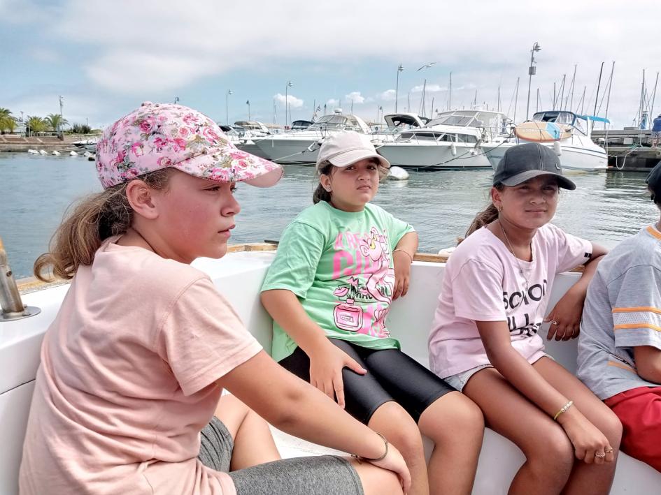 Club de niños CEVIUR y Centro Braille Florida en programa Saque al Mar
