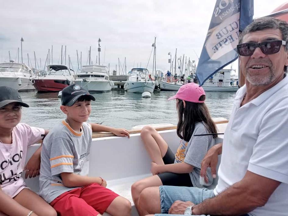 Club de niños CEVIUR y Centro Braille Florida en programa Saque al Mar