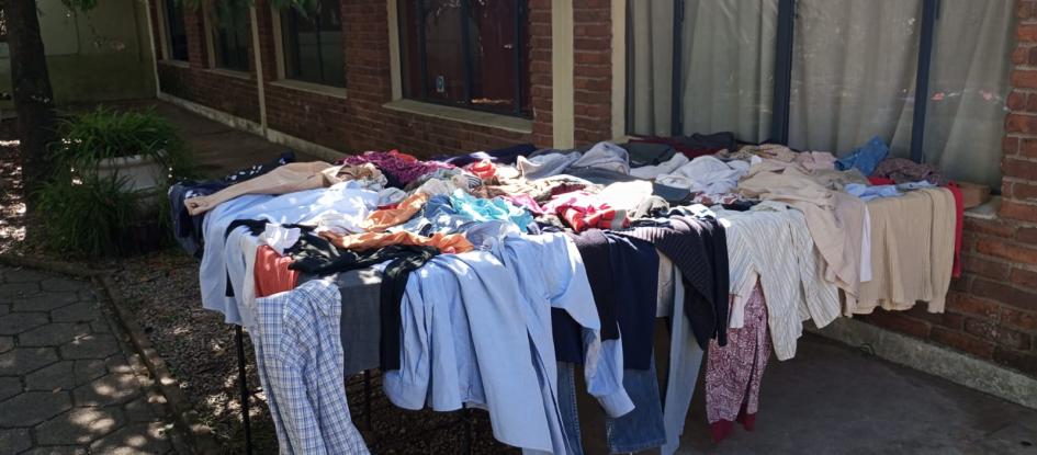 Jornada solidaria de entrega de ropa Jornada solidaria de entrega de ropa