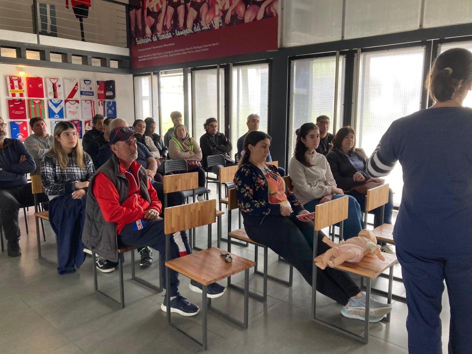 Taller de primeros auxilios y uso de DEA .