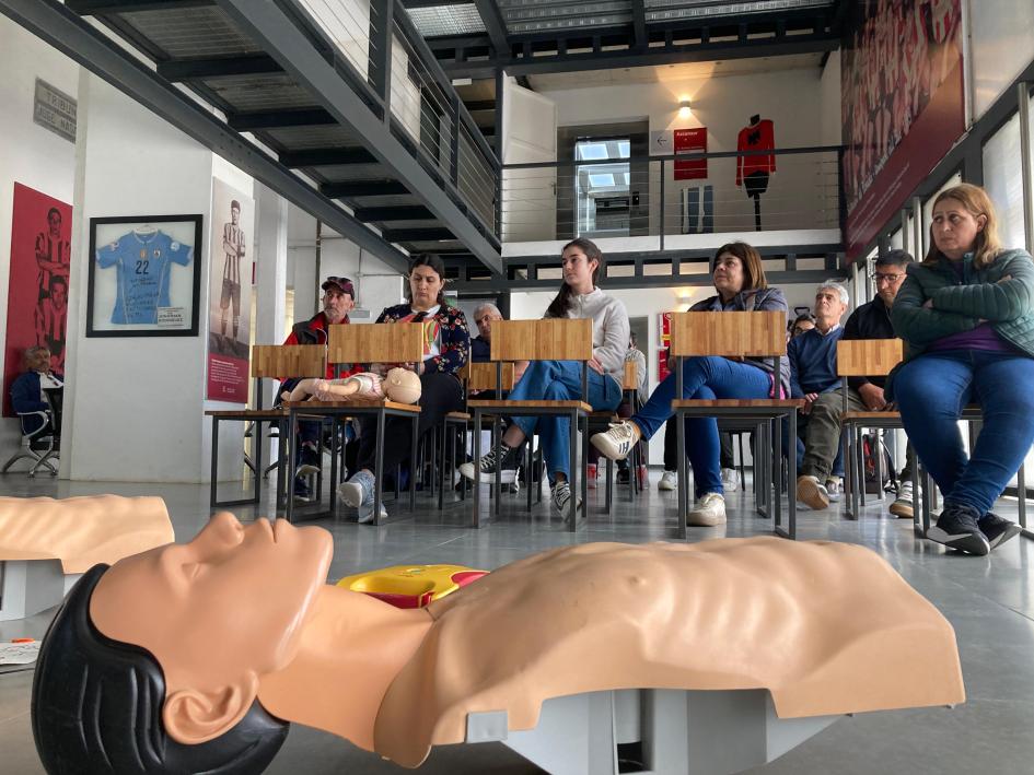 Taller de primeros auxilios y uso de DEA .