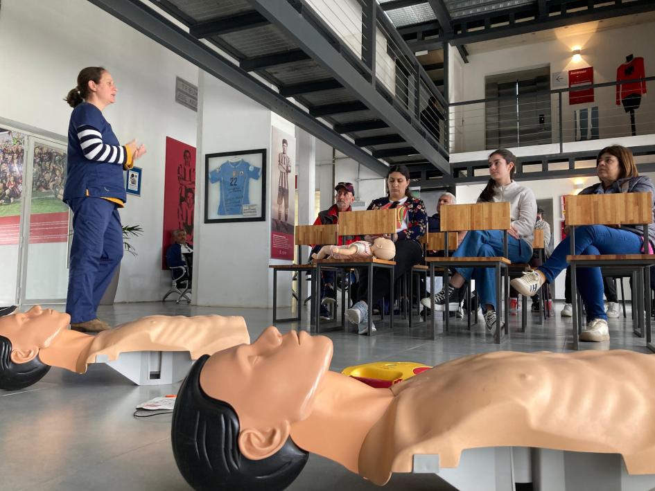 Taller de primeros auxilios y uso de DEA .