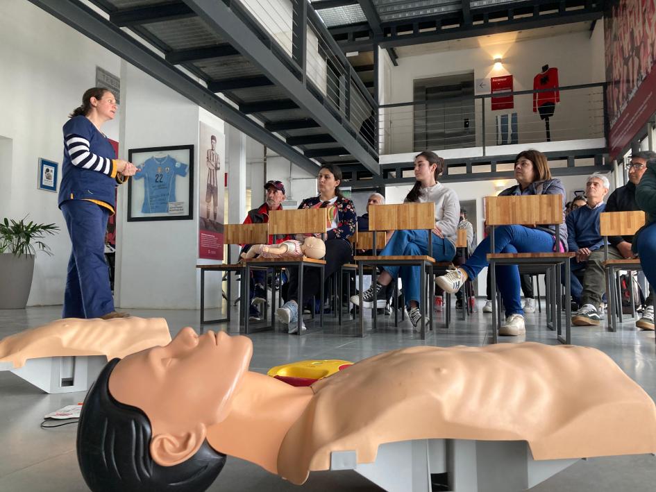 Taller de primeros auxilios y uso de DEA .