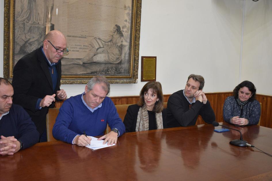 Firma Intendente la resolucion de conformacion de la comision ´´