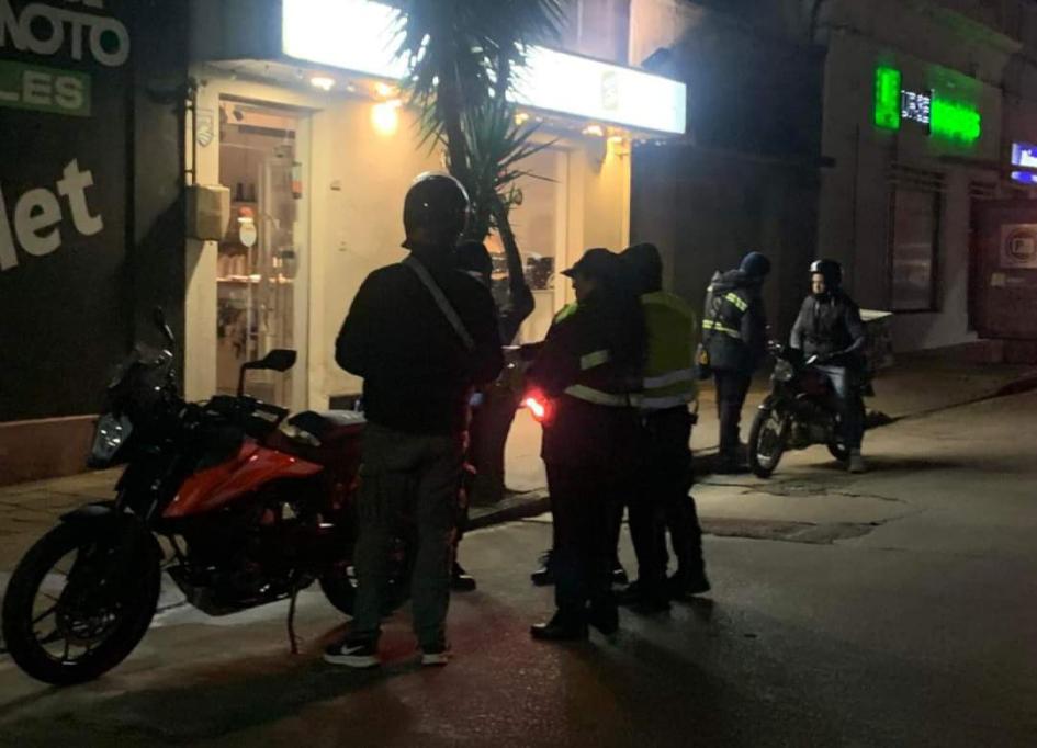 Importante operativo de control de tránsito en la Noche de la Nostalgia Importante operativo de control de tránsito en la Noche de la Nostalgia