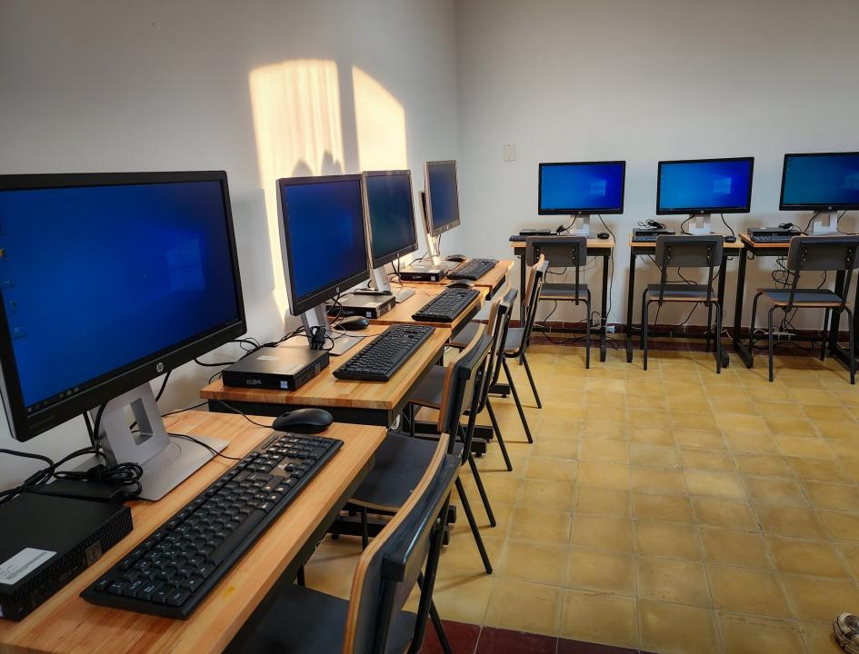 40 millones de pesos en políticas de educación 40 millones de pesos en políticas de educación
