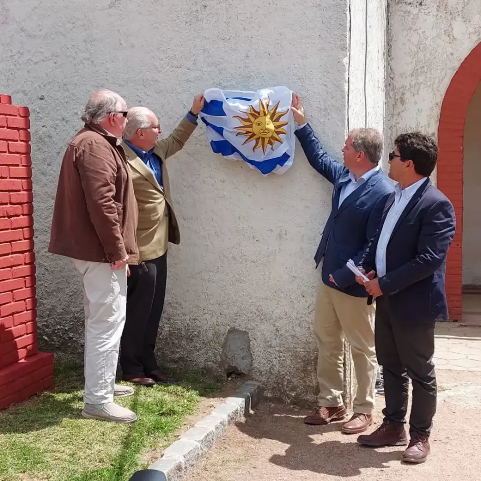 Descubrimiento placa declaración monumentos históricos ´´