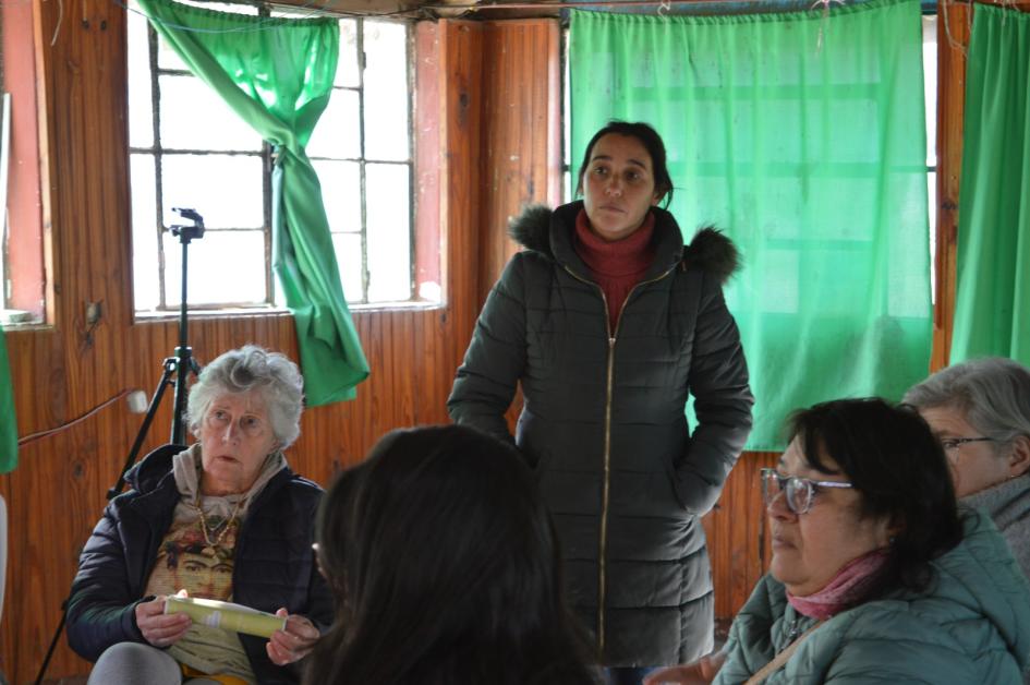 Continúa entrega de semillas en el interior