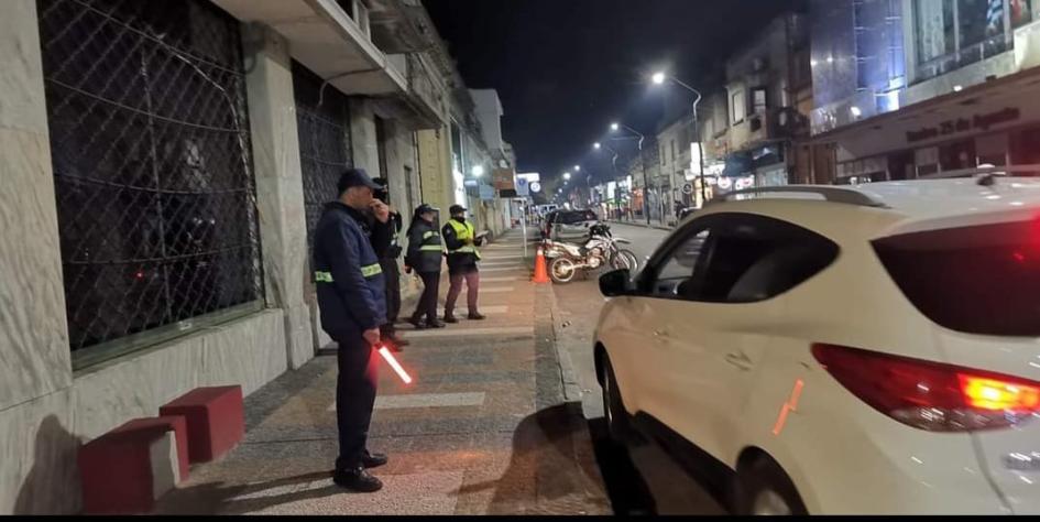 Importante operativo de control de tránsito en la Noche de la Nostalgia Importante operativo de control de tránsito en la Noche de la Nostalgia