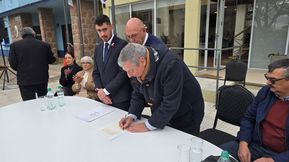 Firma acta, Intendente Sr. Carlos Enciso ´´