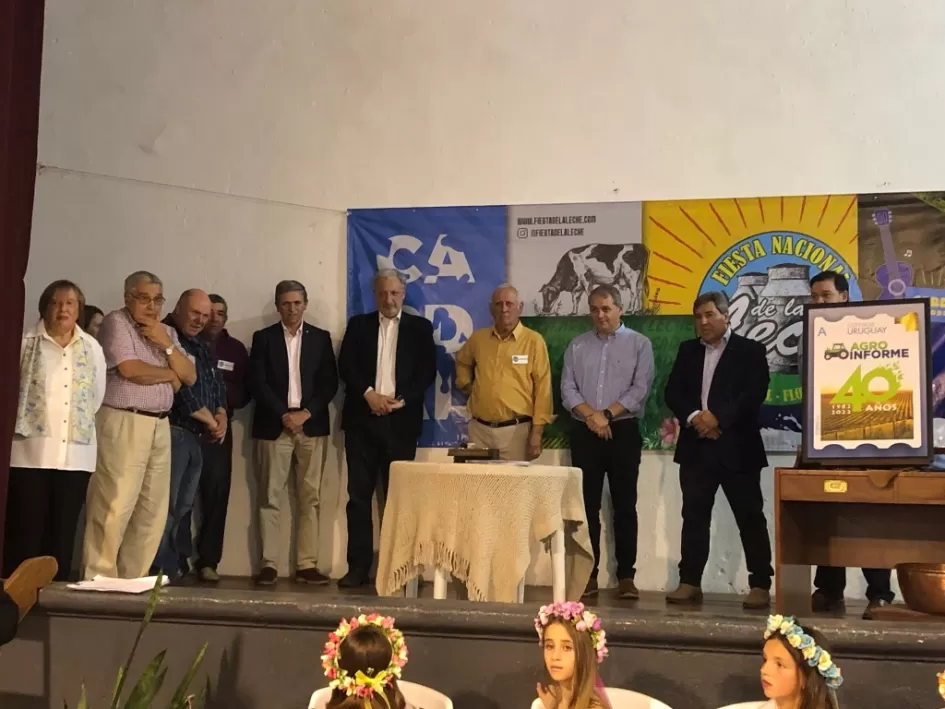 Inauguracion fiesta la leche en Cardal ´´