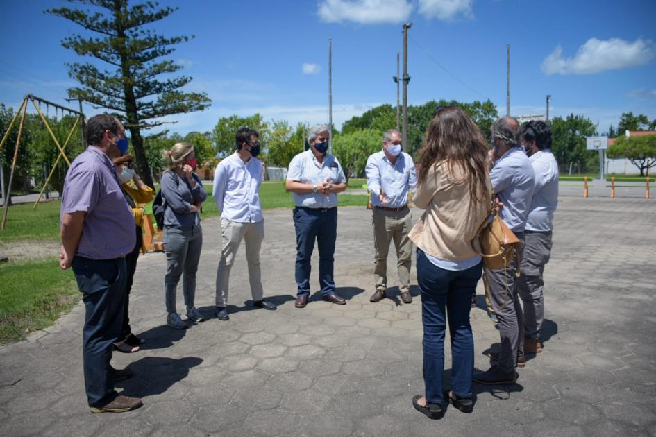 Autoridades y tecnicos en plaza de Cardal Autoridades y tecnicos en plaza de Cardal