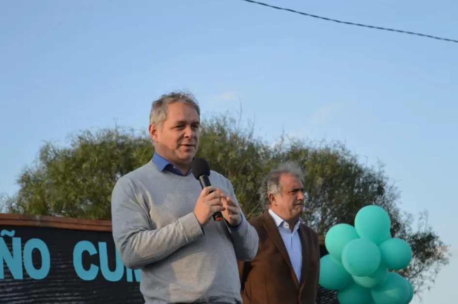 Intendedente Departamental Intendente Guillermo López dirigiendose a los presentes