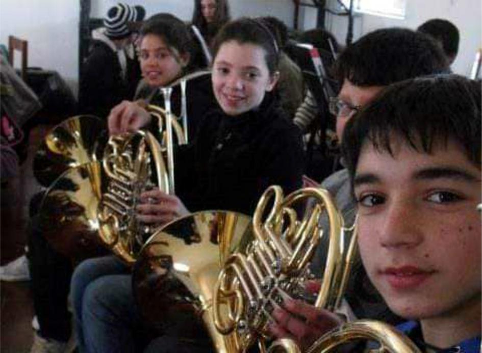 Jóvenes integrantes de la Sinfónica