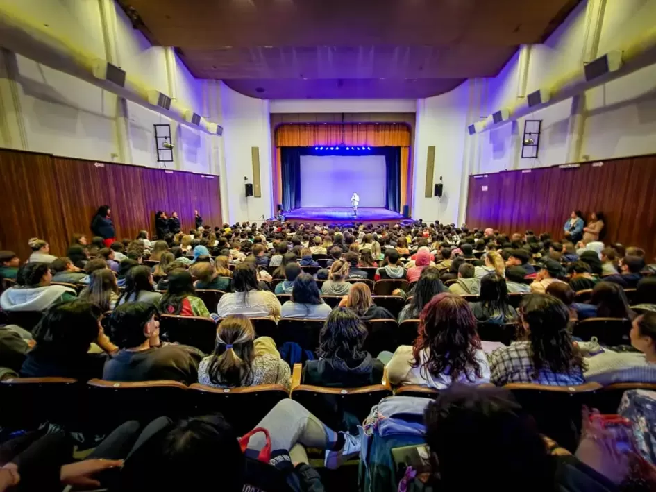 Encuentro sobre prevención del suicidio en el teatro 25 de agosto ´´