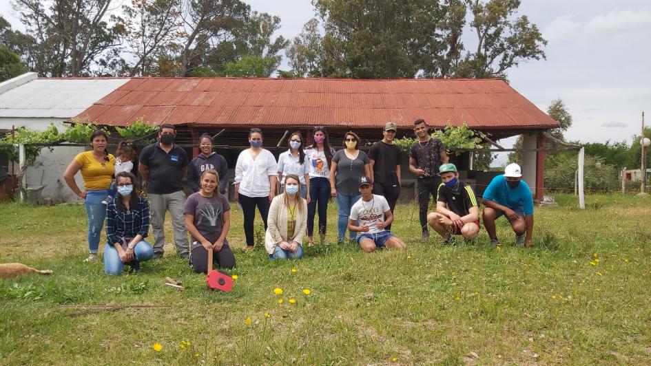 Equipo de trabajo en el predio del vivero Equipo de trabajo en el predio del vivero