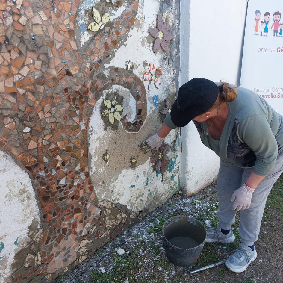 Reciclarte en muro del E.CC.OO ´´