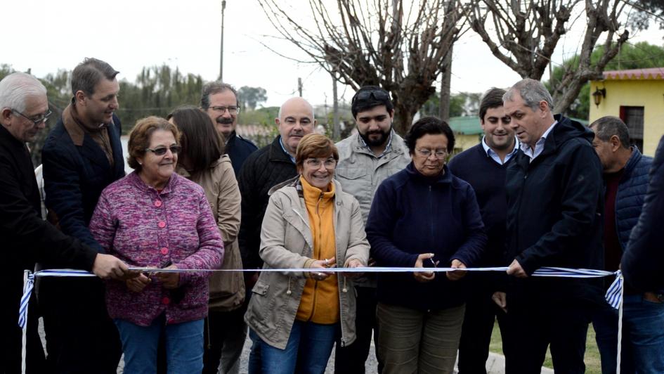 Letras corpóreas y 100 % de tratamiento bituminoso para 25 de Mayo