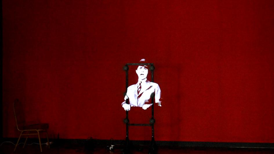 Hologramas de Carlos Gardel y personalidades uruguayas en el MAVEA Hologramas de Carlos Gardel y personalidades uruguayas en el MAVEA