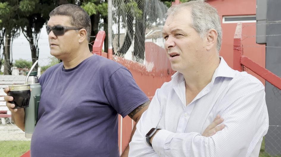 Trabajos de mejoras en el campo de juego del E.CC.OO. Trabajos de mejoras en el campo de juego del E.CC.OO.