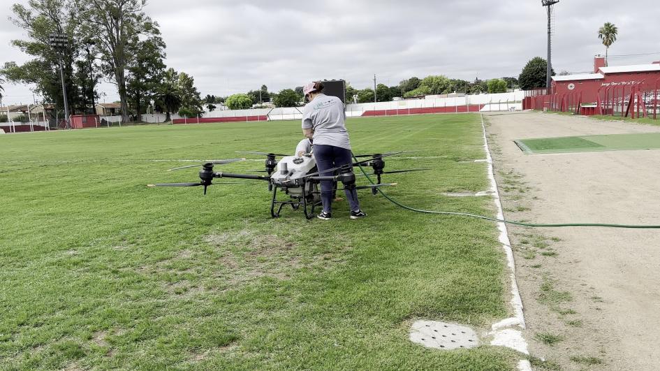 Trabajos de mejoras en el campo de juego del E.CC.OO.