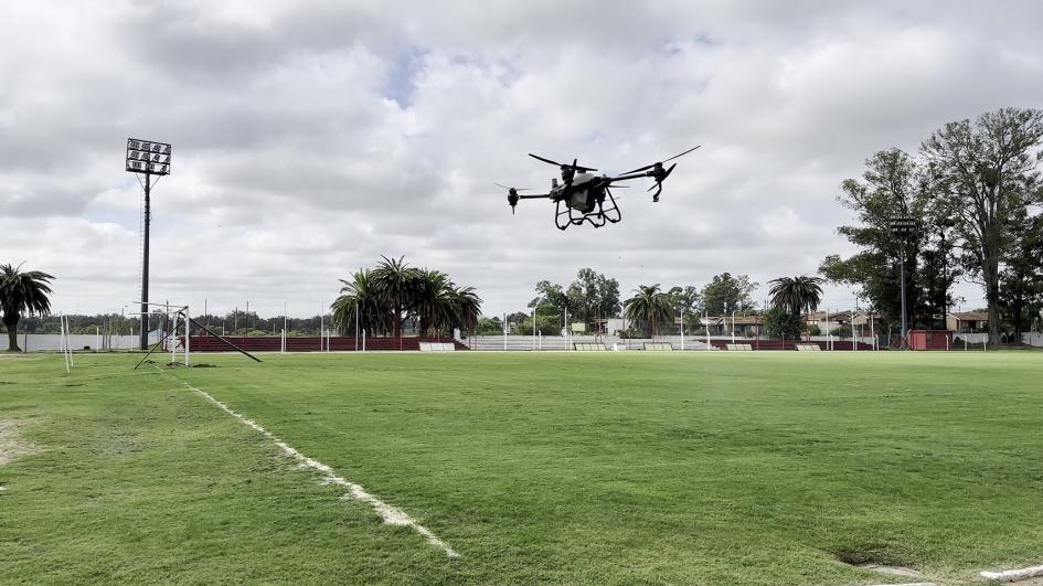 Trabajos de mejoras en el campo de juego del E.CC.OO.