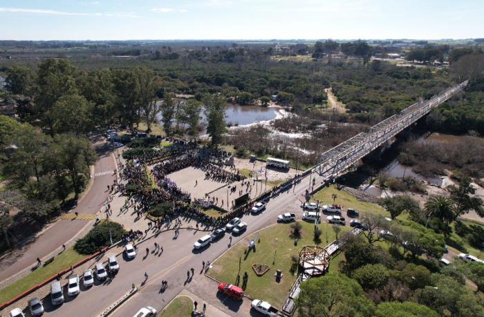 Gran convocatoria en los actos patrios del 25 de Agosto