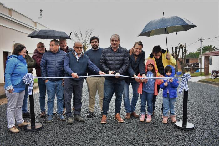 Inauguración de obras del plan 100 % bitumen en Capilla del Sauce