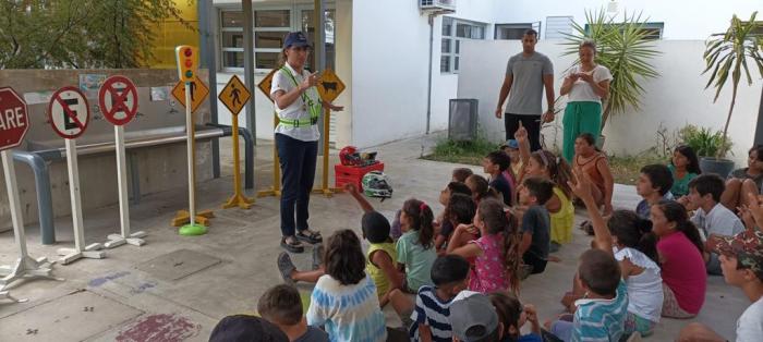 Escuela de Tránsito en Escuela 8