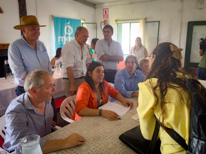 Familias de MEVIR Goñi firmaron las escrituras de sus hogares 