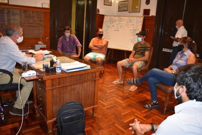 Intendente Lopez con vecinos Intendente Lopez con vecinos