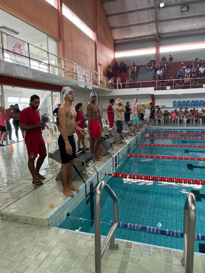 Encuentro en piscina deptal.