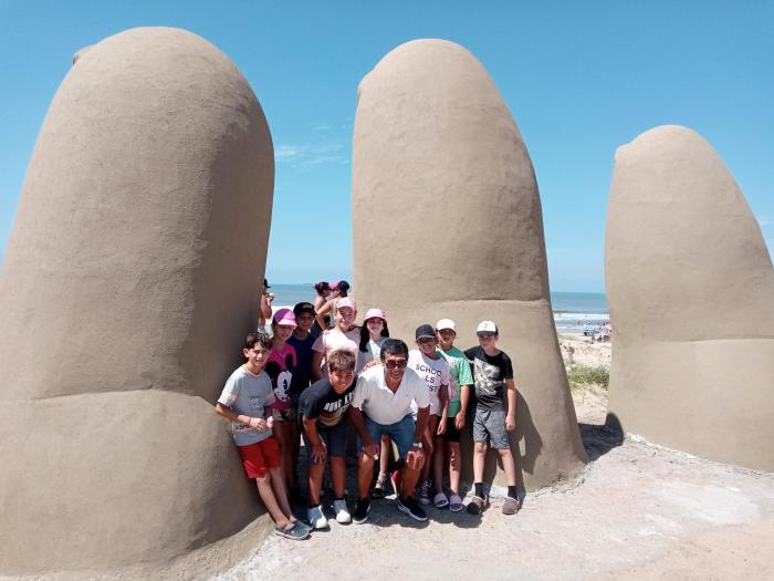 Club de niños CEVIUR y Centro Braille Florida en programa Saque al Mar