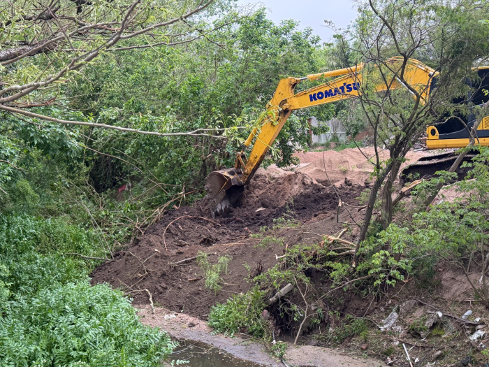 Continúan los trabajos de canalización y limpieza del arroyo Tomás González