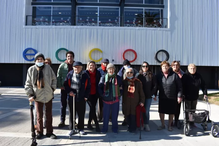 Abuelos de hogar de ancianos realizaron una visita guiada al E.CC.OO visita guiada al E.CC.OO