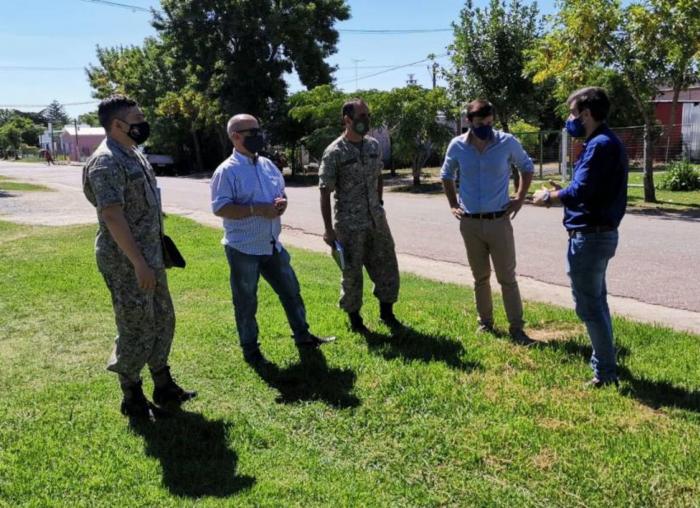 integrantes del CECOED con alcalde Oliva en Casupá