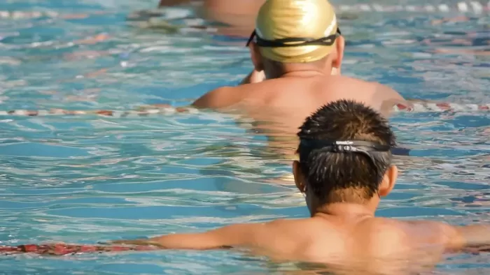 comienzan clases de piscina para personas ciegas ´´