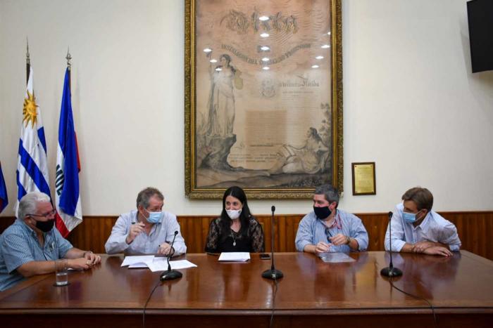 Firma del convenio en el Salón de Honor