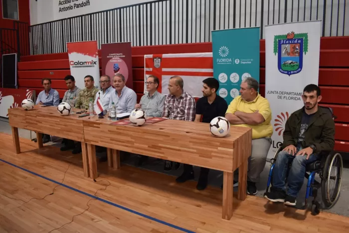 Autoridades en conferencia de prensa