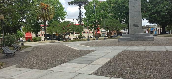 limpieza con hidro en plaza Artigas