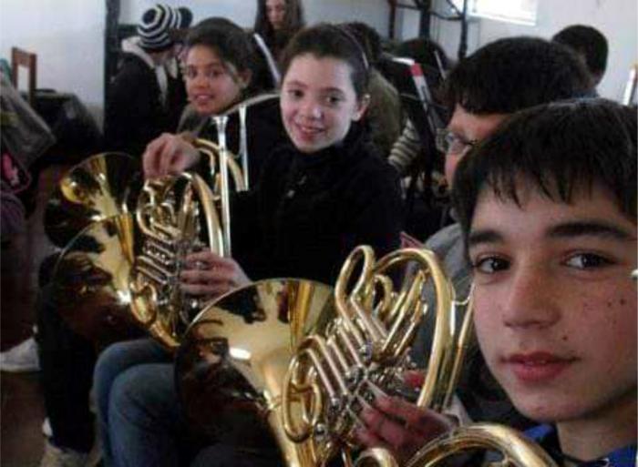 Jóvenes integrantes de la Sinfónica