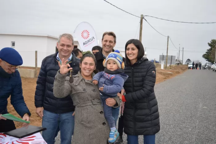 Entrega de viviendas llave de su nueva vivienda