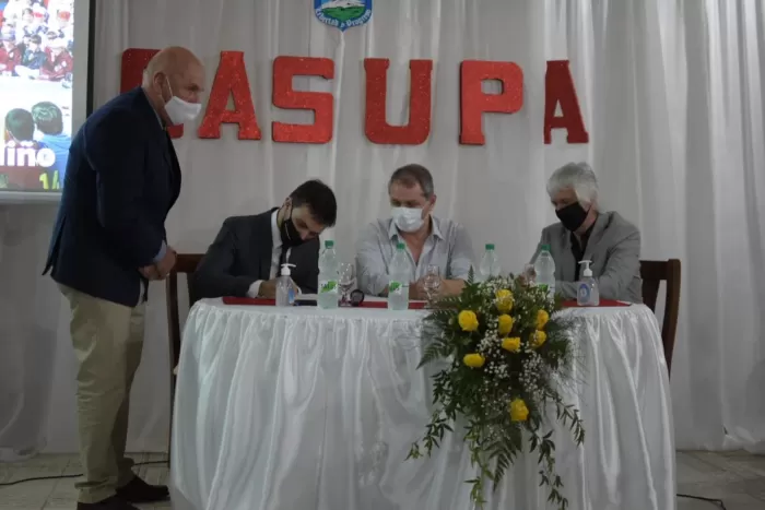 Luis Oliva asume la Alcaldía