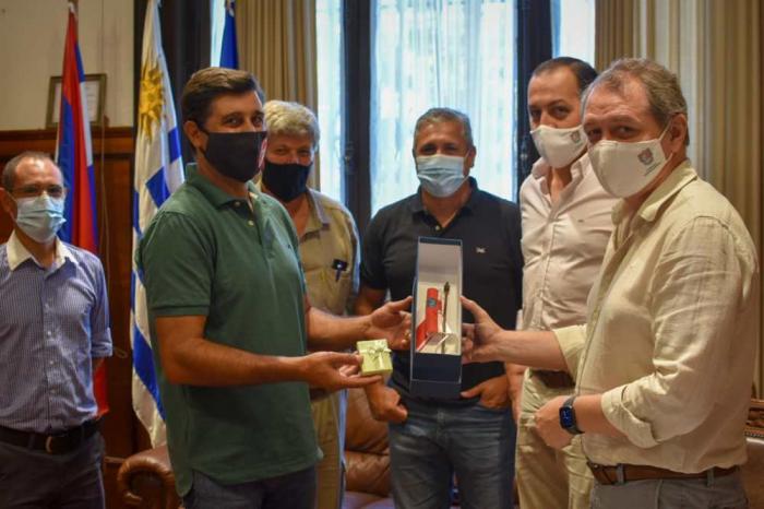 Autoridades de la SPLF con intendente López Autoridades de la SPLF con intendente López