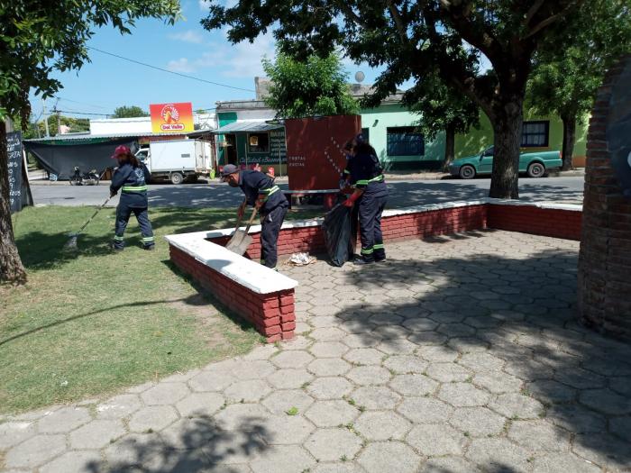 limpieza en Plazoleta Carlos Gardel