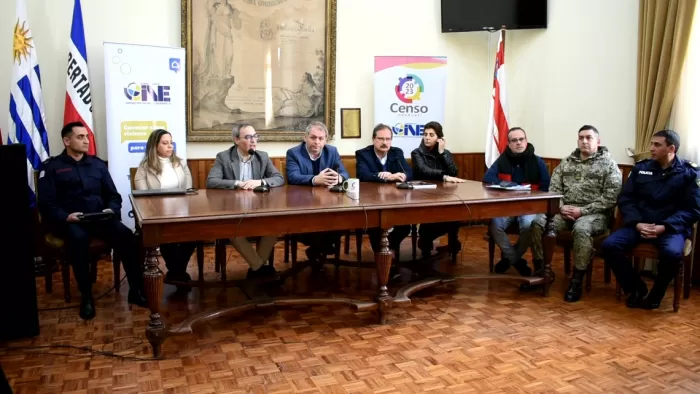 representantes de la Intendencia, MIDES, Ejercito Nacional, Jefatura de Policía, Bomberos y CECOED