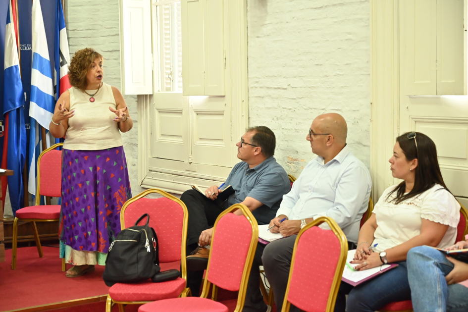La Intendencia de Lavalleja presentó la Red Departamental de Género, con referentes de municipios