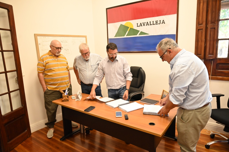 El intendente Ximénez y la secretaria general, Bentos, presentaron el proyecto de Presupuesto El intendente Ximénez y la secretaria general, Bentos, presentaron el proyecto de Presupuesto